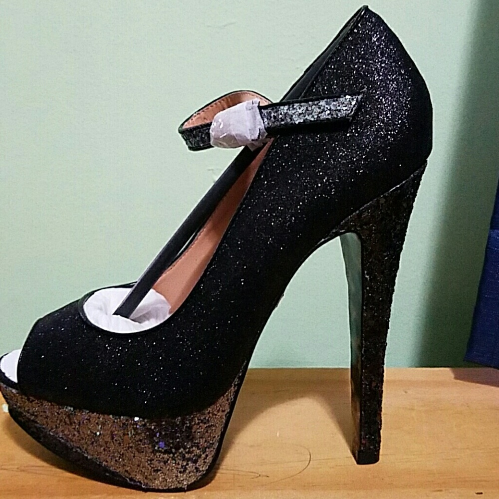Betsey Johnson/NEW PRICE /FINAL PRICE